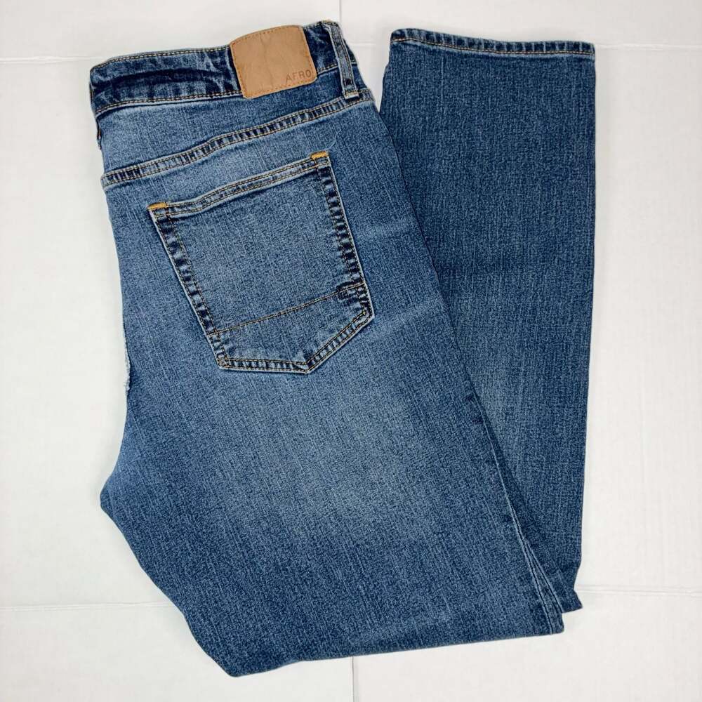 Aeropostale Men's Athletic Slim Distressed Blue Denim Jeans, Size 36x32